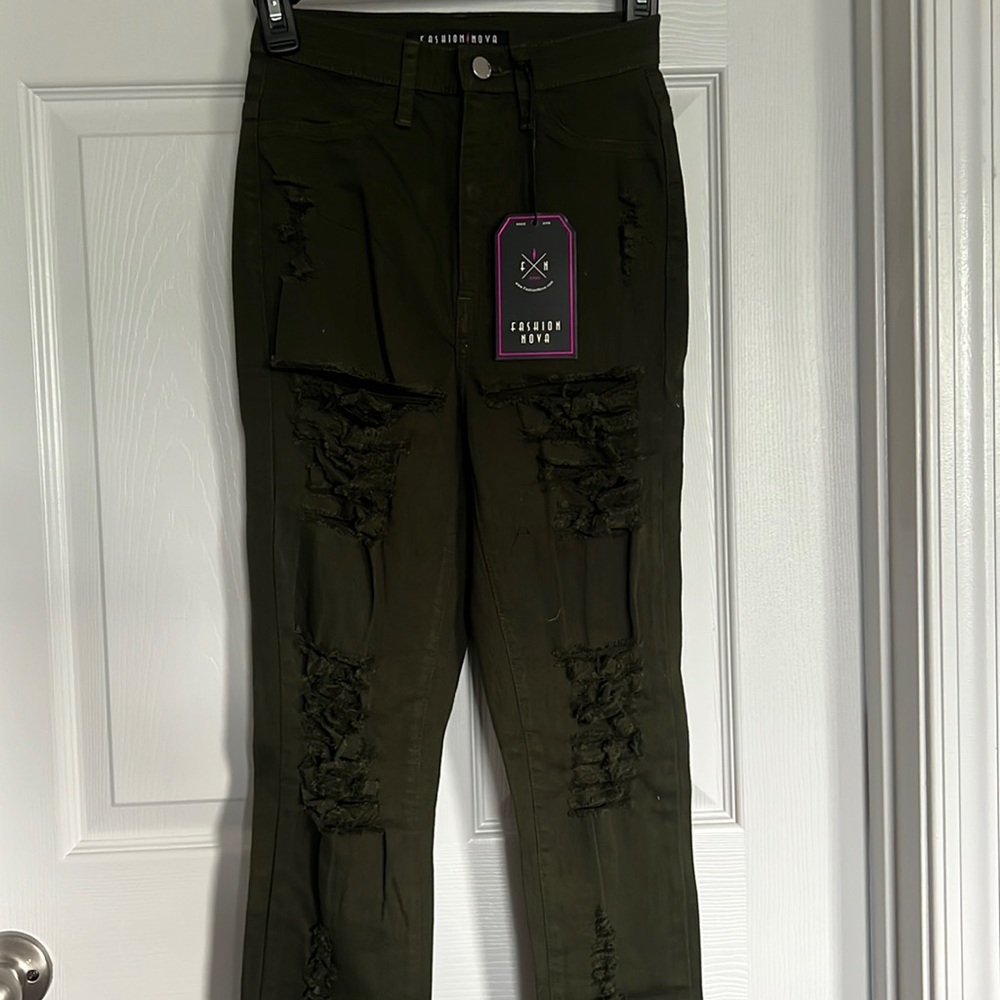 High waisted Fashion nova distressed, olive green skinny jeans